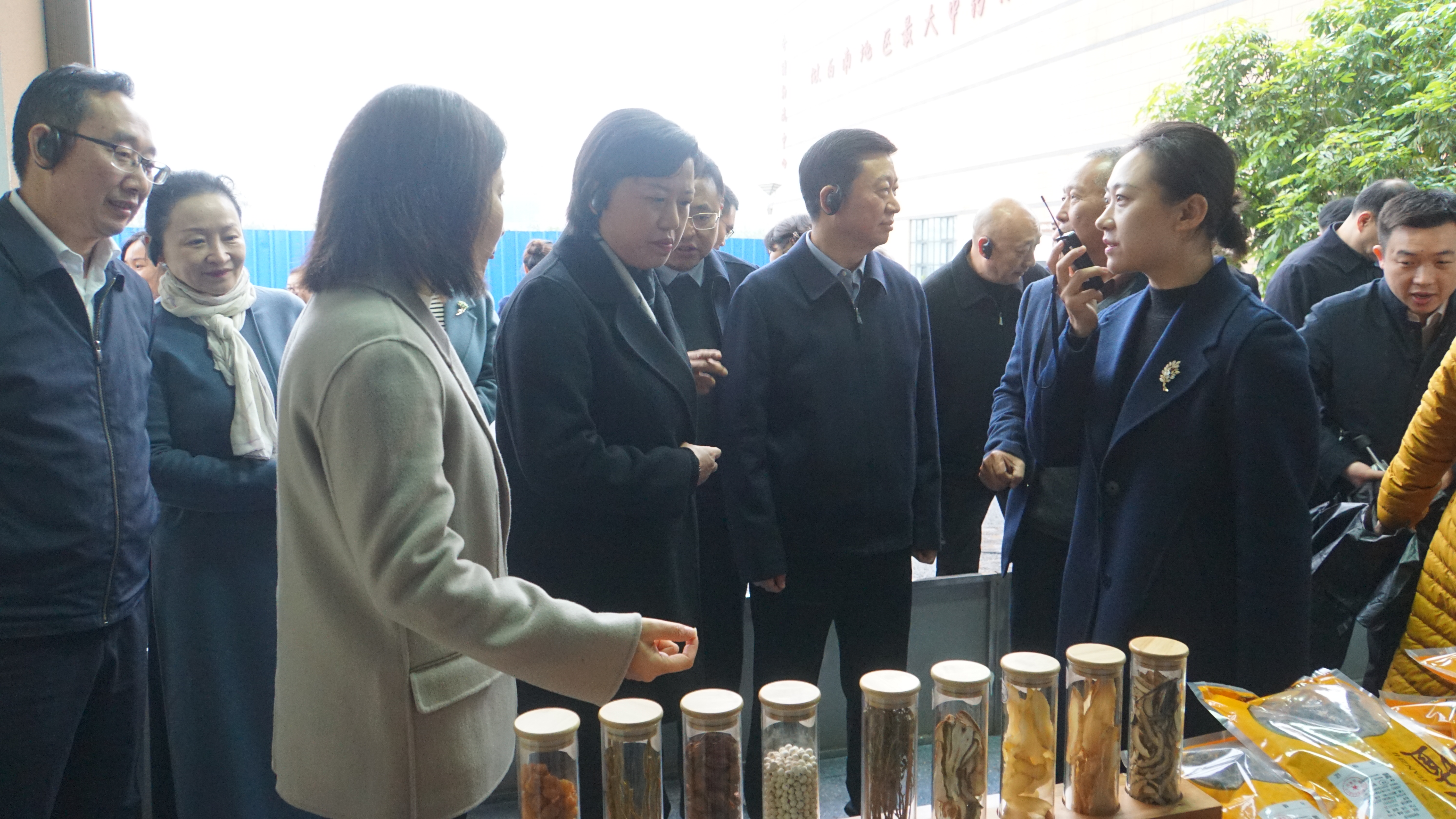 瀘州市人大常委會黨組書記、主任鞠麗率隊調(diào)研天植中藥公司