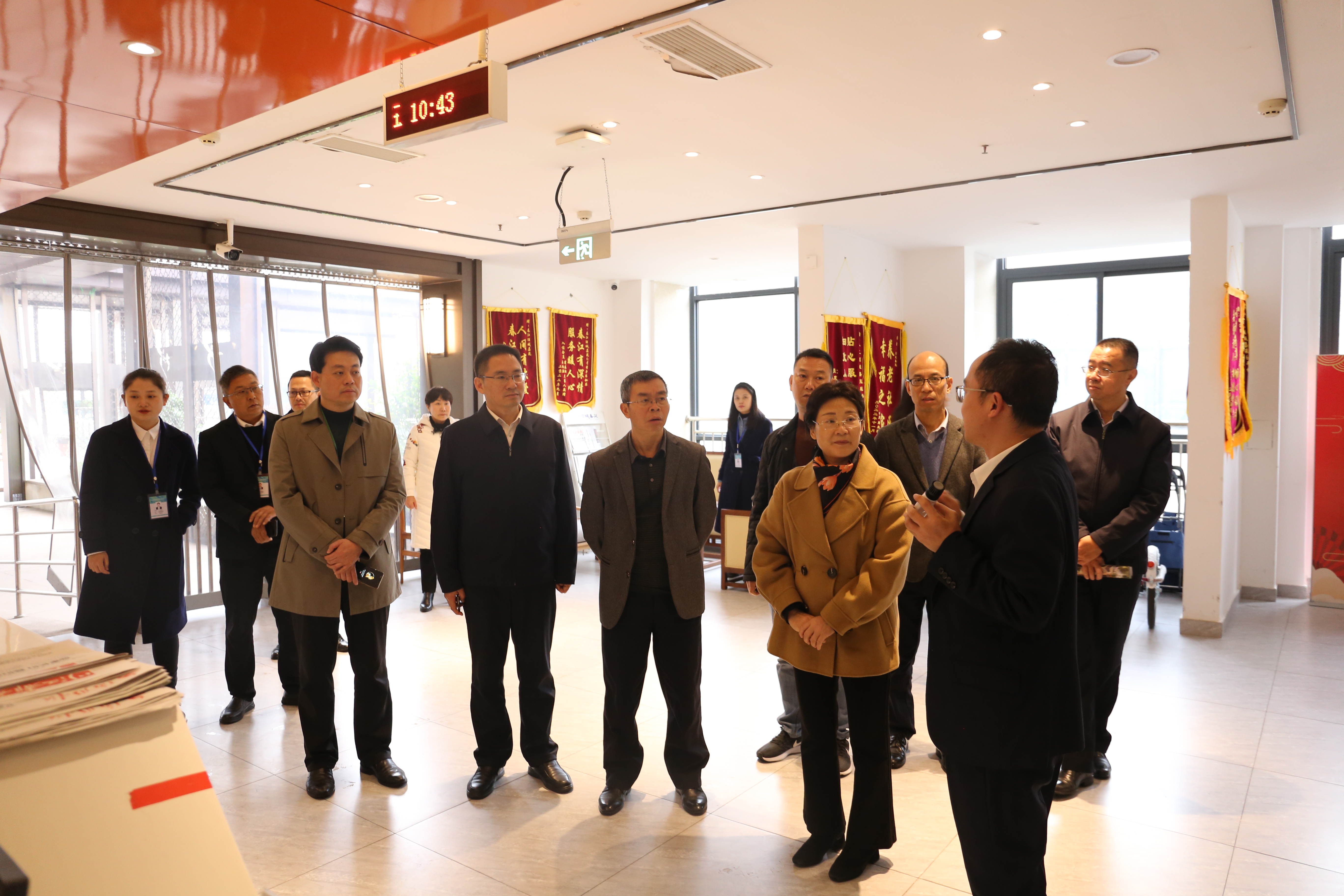 省政協(xié)醫(yī)衛(wèi)委專職副主任冉衛(wèi)文調(diào)研西南醫(yī)投集團春江酒城嘉苑