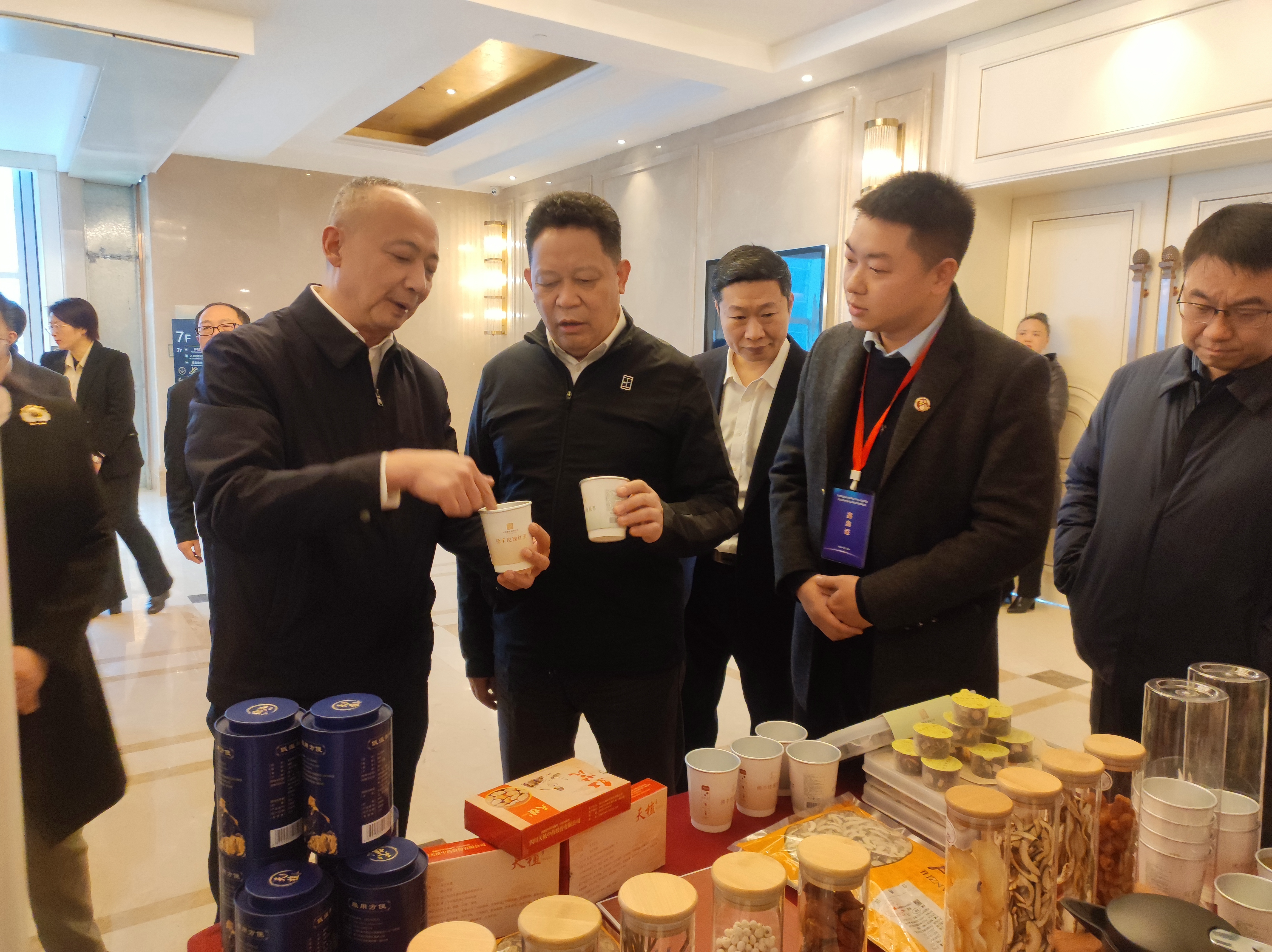 天植中藥公司參加四川省推進(jìn)國(guó)家中醫(yī)藥綜合改革示范區(qū)建設(shè)工作交流暨中醫(yī)藥高質(zhì)量發(fā)展現(xiàn)場(chǎng)會(huì)