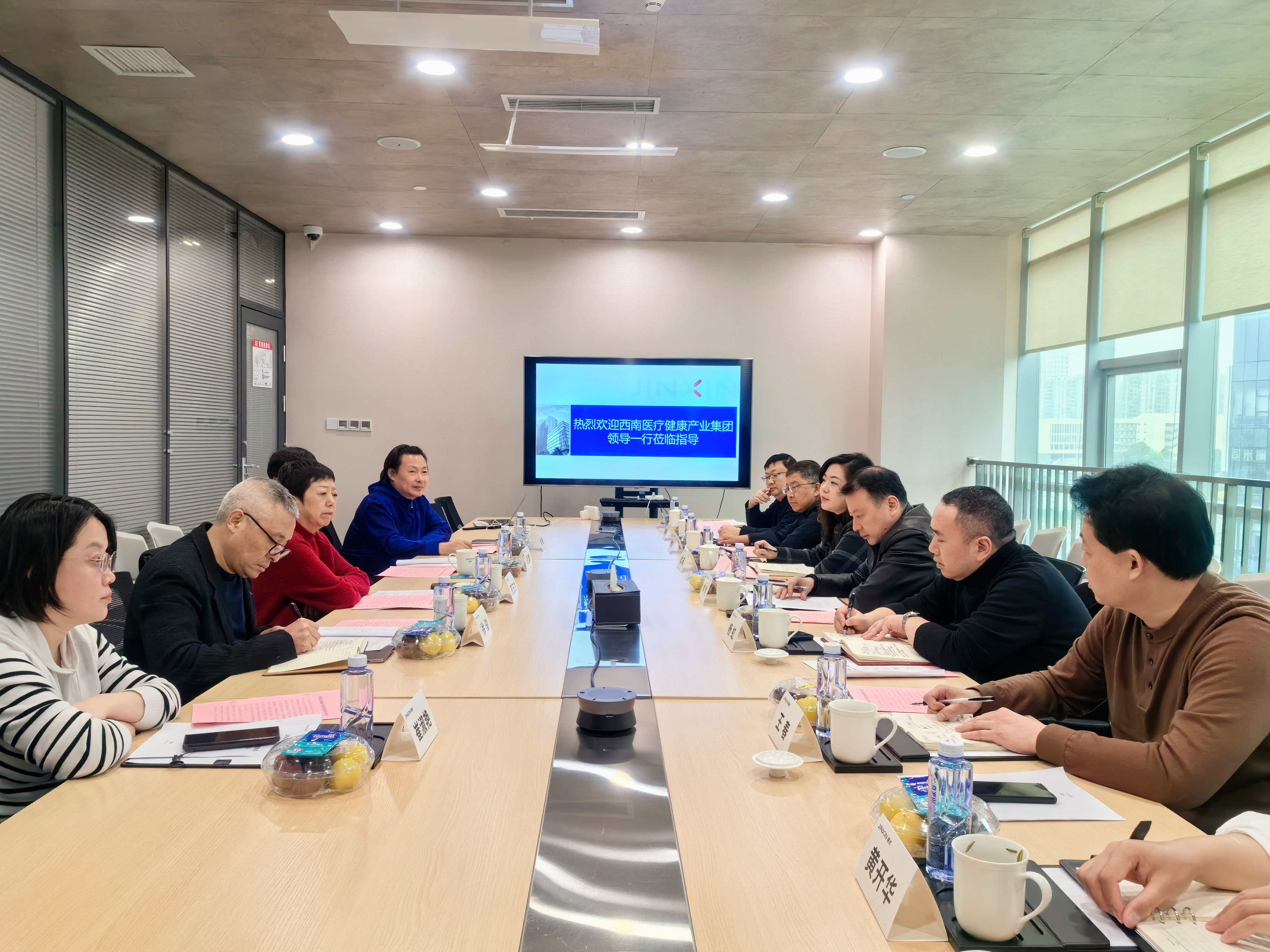 西南醫(yī)投集團(tuán)黨委書記、董事長(zhǎng)林健率隊(duì)赴錦欣集團(tuán)考察交流