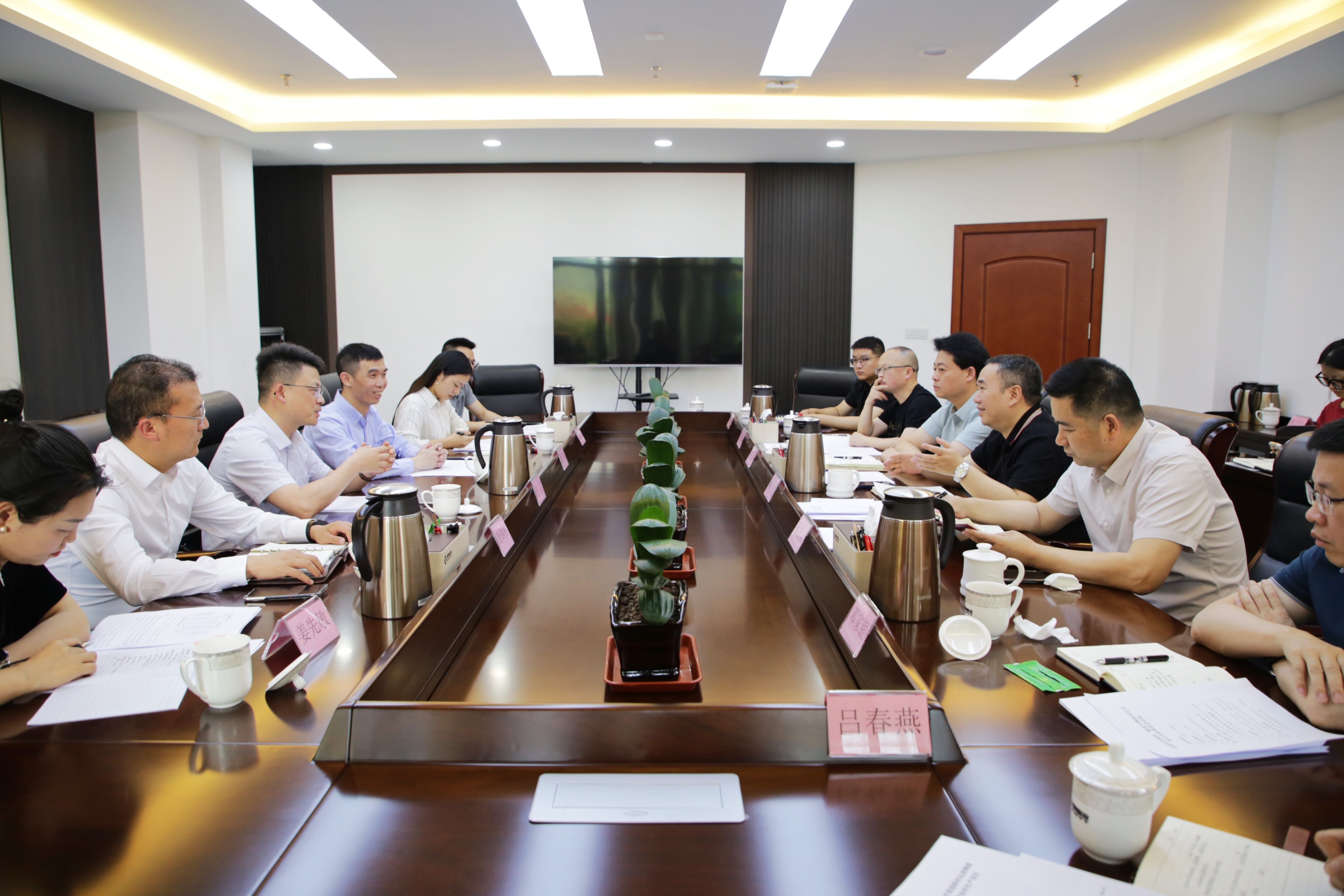 西南醫(yī)投集團(tuán)與蘇州越眾生物科技有限公司開(kāi)展項(xiàng)目合作交流座談會(huì)