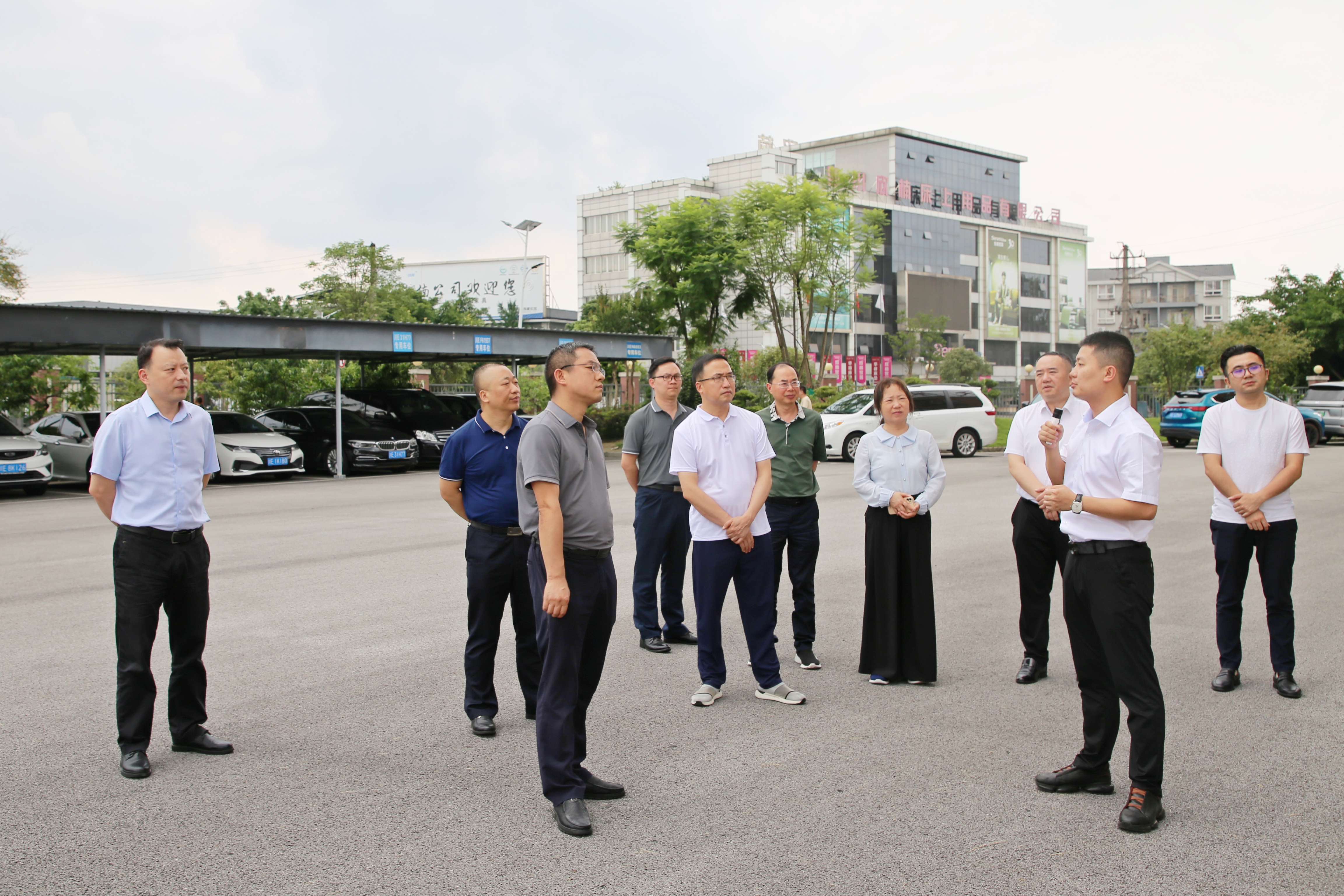 發(fā)展控股集團外部董事調研西南醫(yī)投集團