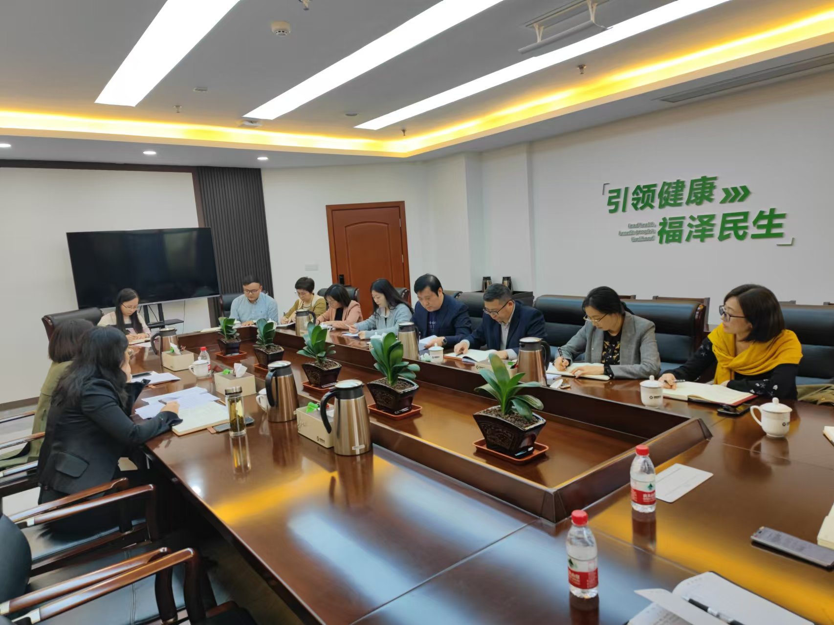 全力沖刺四季度 奮力打贏收官戰(zhàn) 西南醫(yī)投集團(tuán)召開四季度財(cái)務(wù)分析會